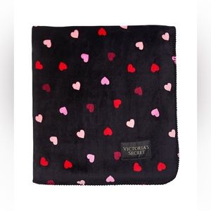 Victoria’s secret cozy plush fleece heart Blanket NEW